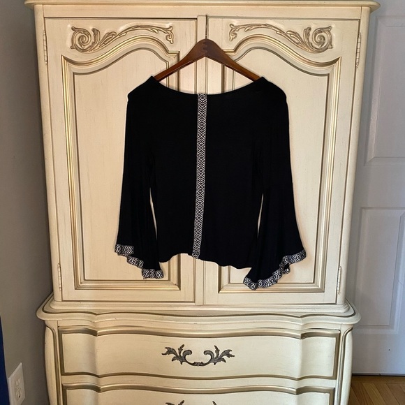 W5 by ANTHROPOLOGIE Black Bell Sleeve white accent Round Neck Size Small #45 - Picture 3 of 4